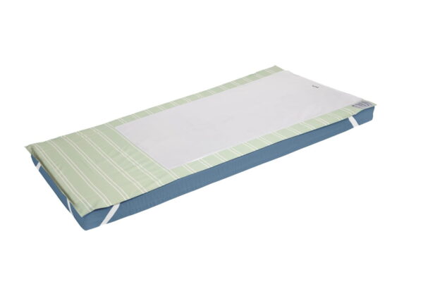 Gleitoberfläche Etac SatinSheet 2D MaxiFIT 90x200 cm   Etac SatinSheet 2D MaxiFIT - Komplett System für Transfer und Positionierung im Bett Die Gleitoberfläche Etac SatinSheet 2D MaxiFIT 90x200 cm hat einen niedrigen Reibungswiderstand in der Mitte des Lakens. Dies erleichtert Bewegungen von Seite zu Seite. Die Ecken des Tuches sind aus Baumwo...