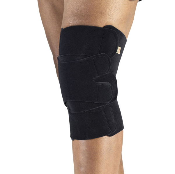 Sigvaris Compreflex Standard Knee Knie Wrap Ödemtherapie XL   schwarz Der Sigvaris Compreflex Standard Knee Knie Wrap kann bei ausgeprägten Ödemen und Lymphödemen verwendet werden.Unelastisches KompressionsproduktKompressionsbereich 21-46 mmHgAccutab zur einfachen und genauen Einstellung der KompressionStrech-Teil hält den Wrap an der gewünschten StelleSchmetterlings-Klettverschluss sorgt für ausreichend Kompression um die KniescheibeVerschlüsse werden an der Vorderseite des Beins geschlossenIndikationen:LymphödemÖdemChronische VenenerkrankungChronische venöse Insuffizienz